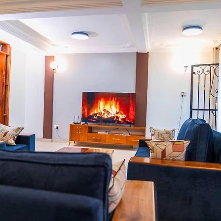 Elena & Kimberly Apartment Gulu Екстериор снимка