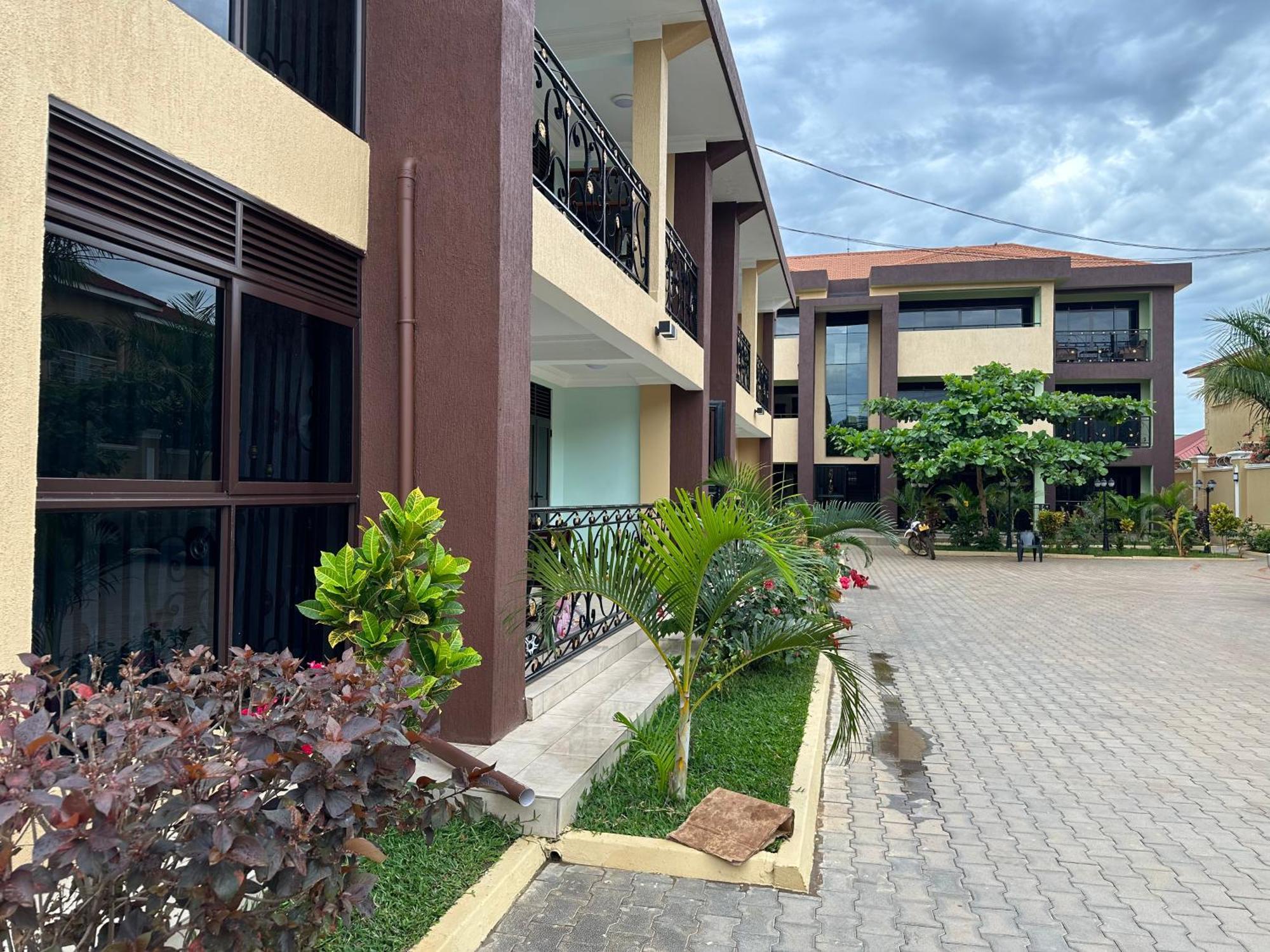Elena & Kimberly Apartment Gulu Екстериор снимка