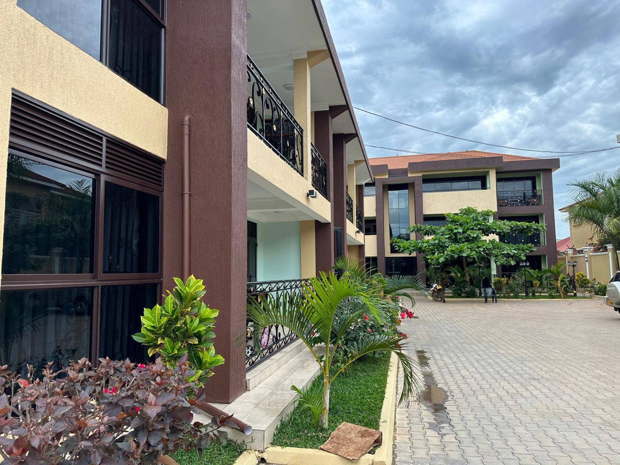 Elena & Kimberly Apartment Gulu Екстериор снимка
