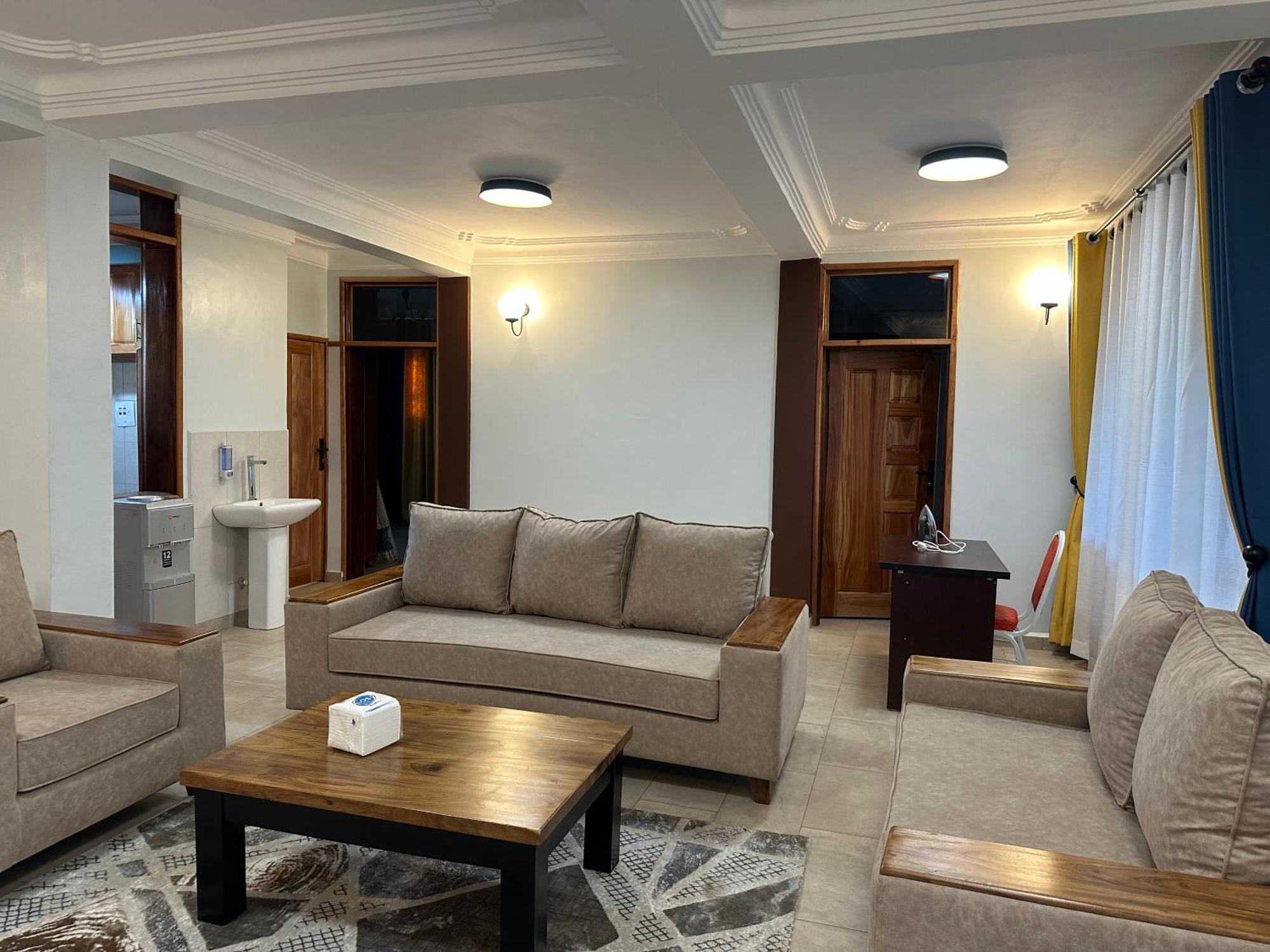 Elena & Kimberly Apartment Gulu Екстериор снимка