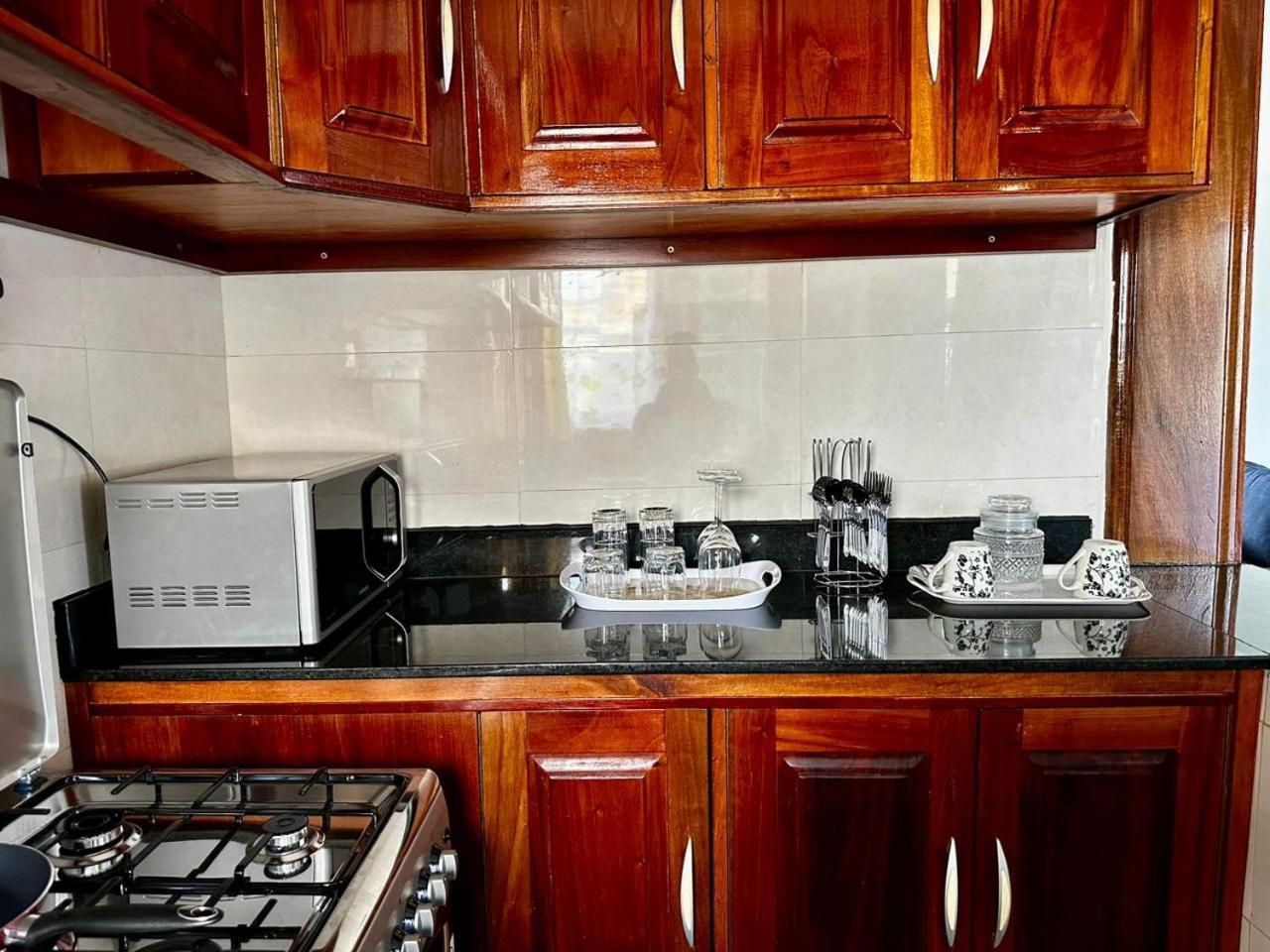 Elena & Kimberly Apartment Gulu Екстериор снимка