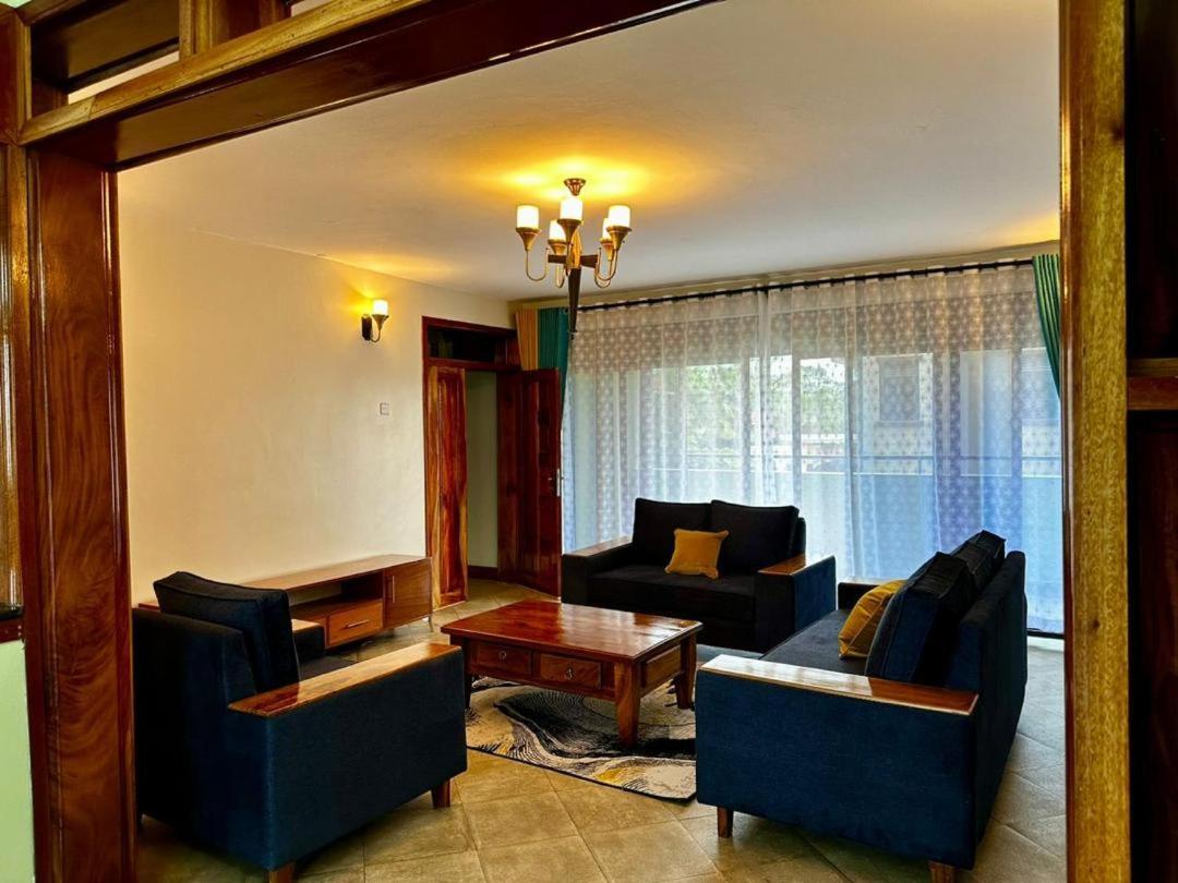 Elena & Kimberly Apartment Gulu Екстериор снимка