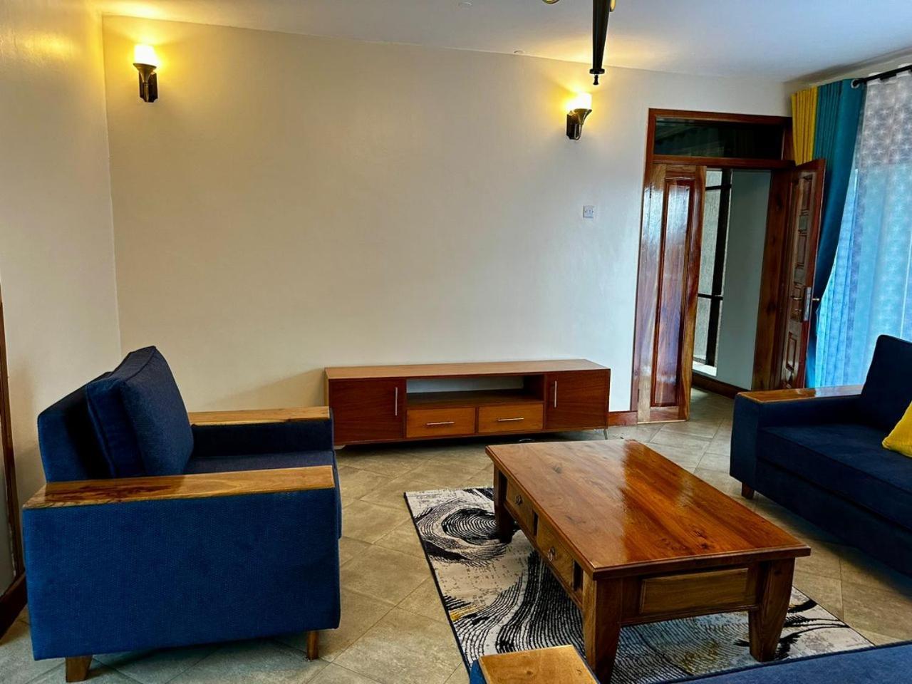 Elena & Kimberly Apartment Gulu Екстериор снимка