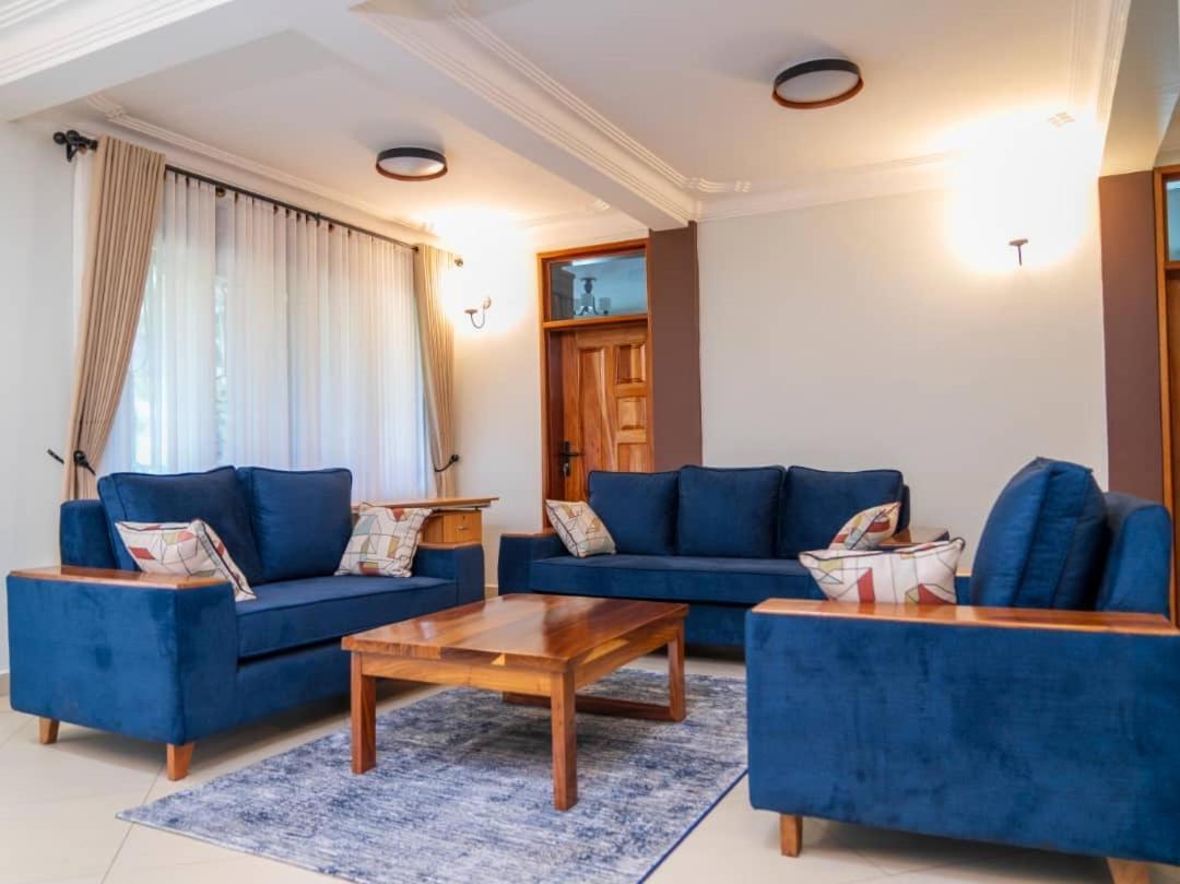 Elena & Kimberly Apartment Gulu Екстериор снимка