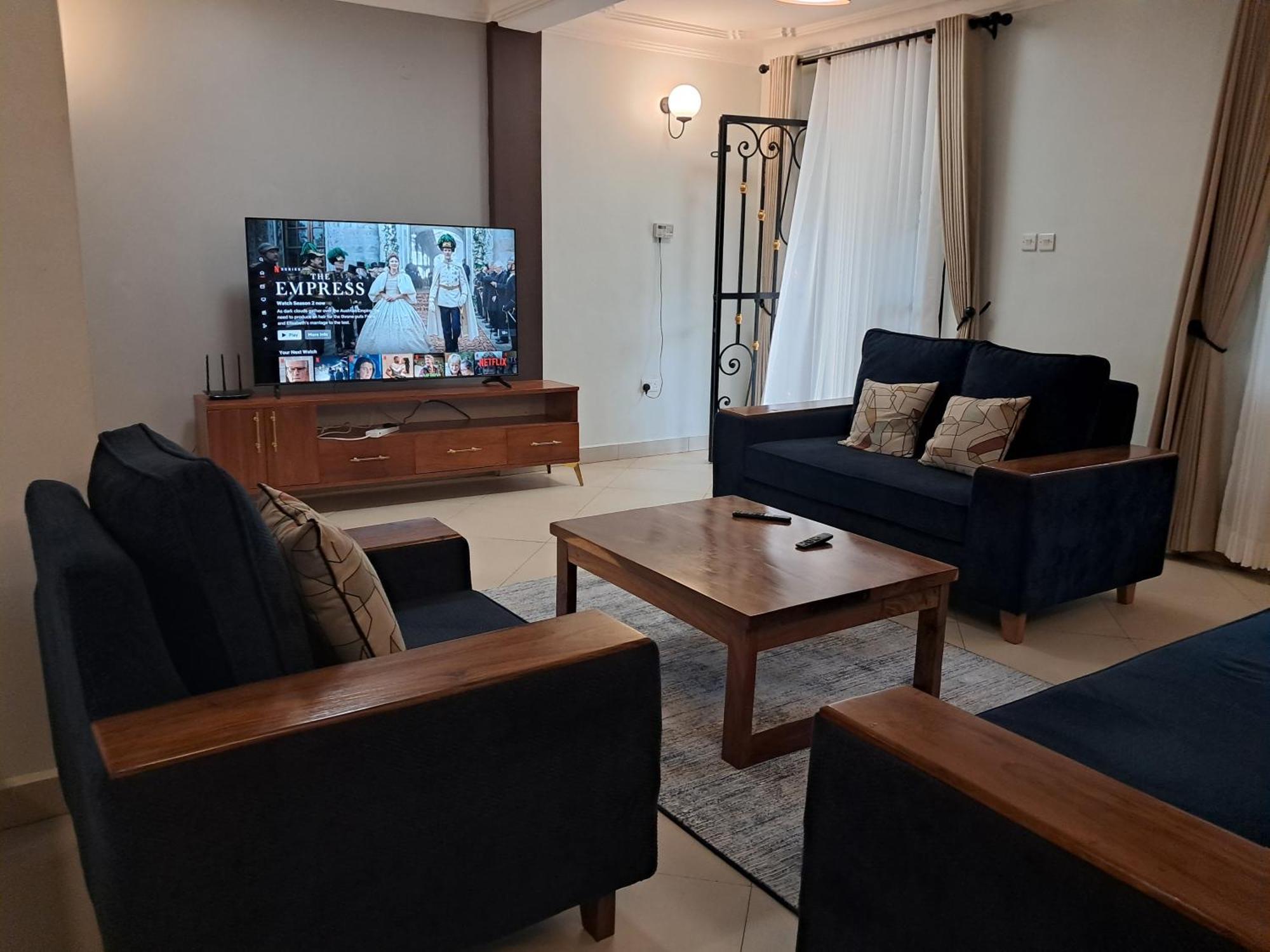 Elena & Kimberly Apartment Gulu Екстериор снимка