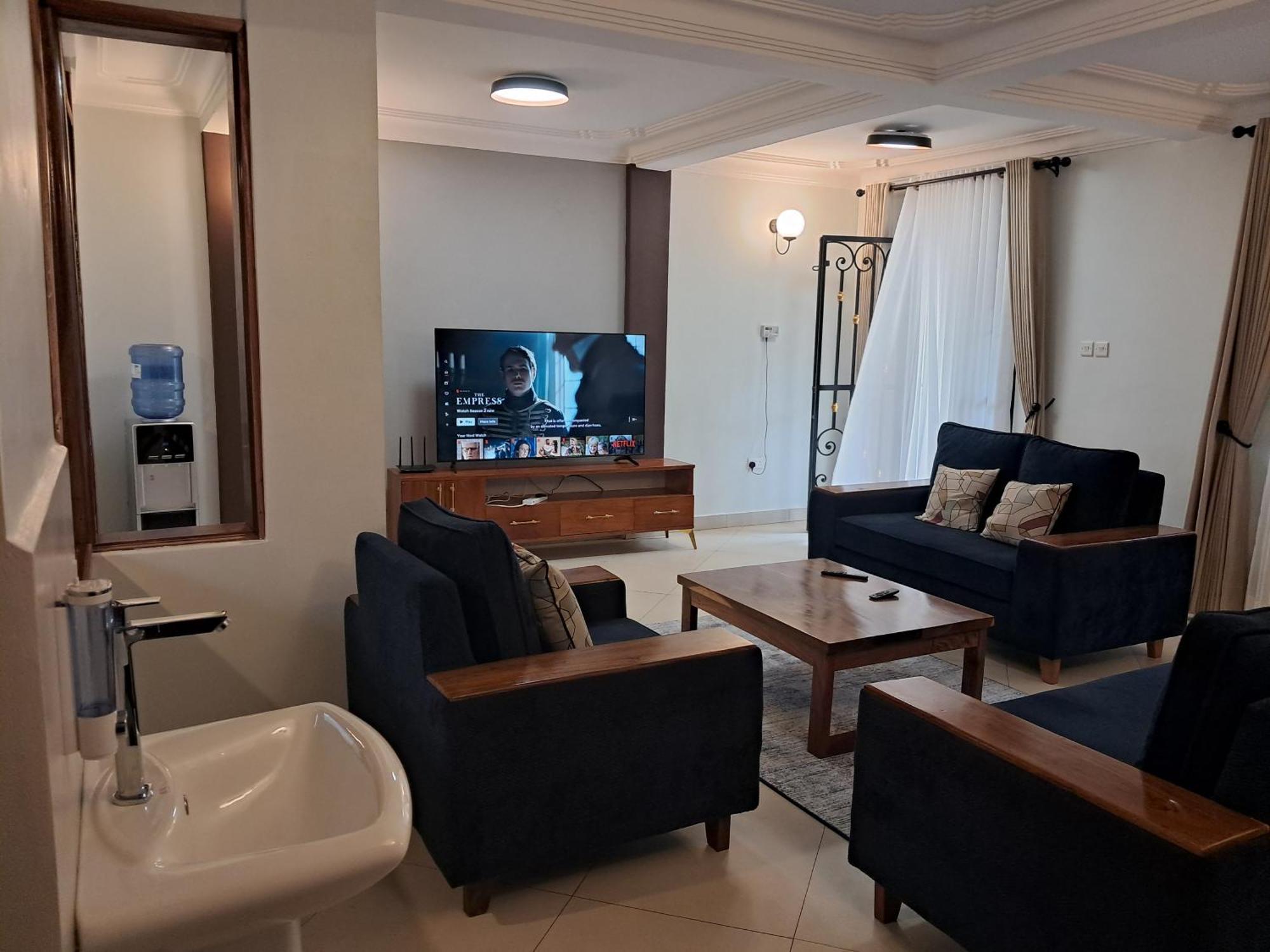 Elena & Kimberly Apartment Gulu Екстериор снимка
