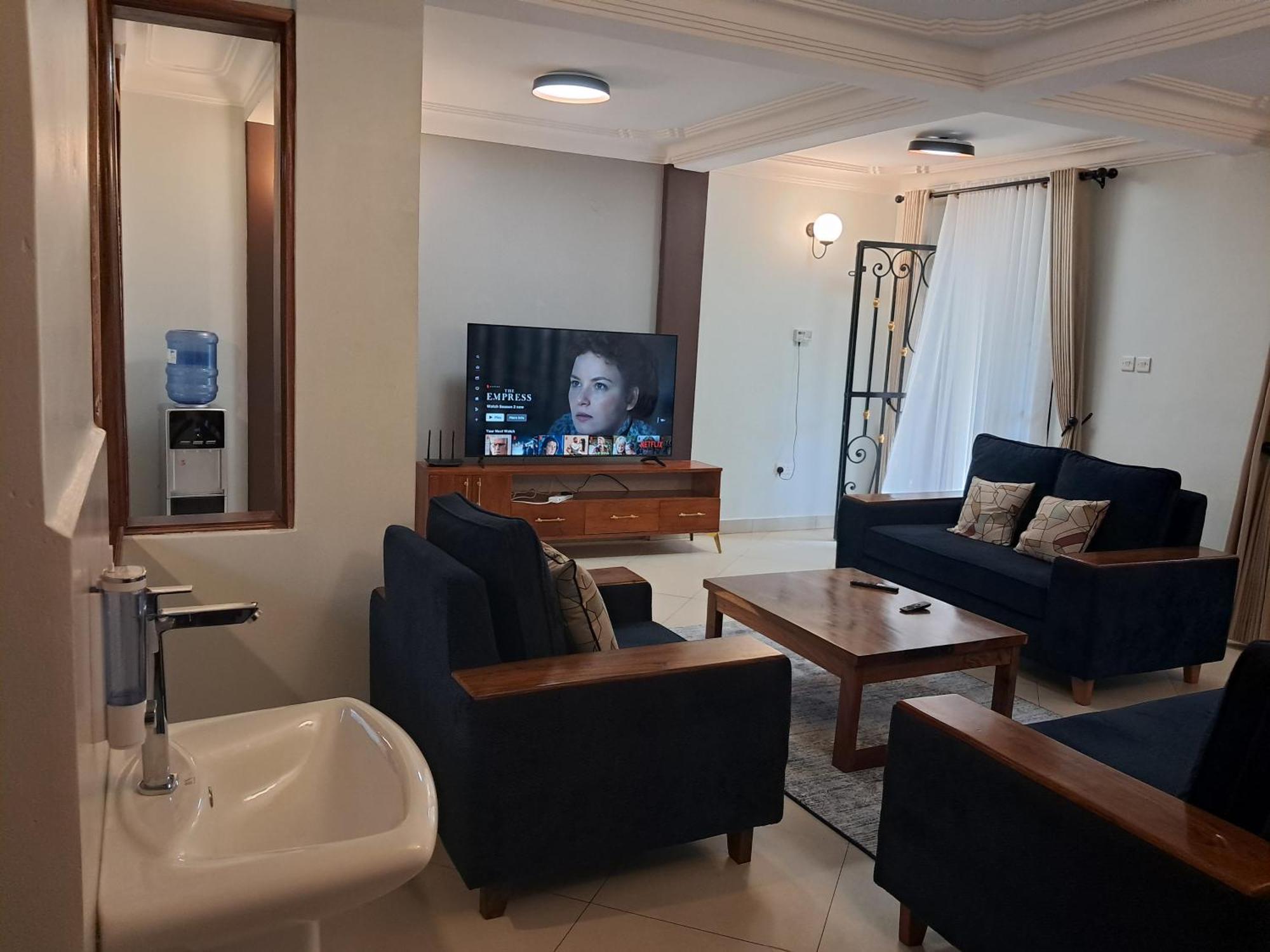 Elena & Kimberly Apartment Gulu Екстериор снимка