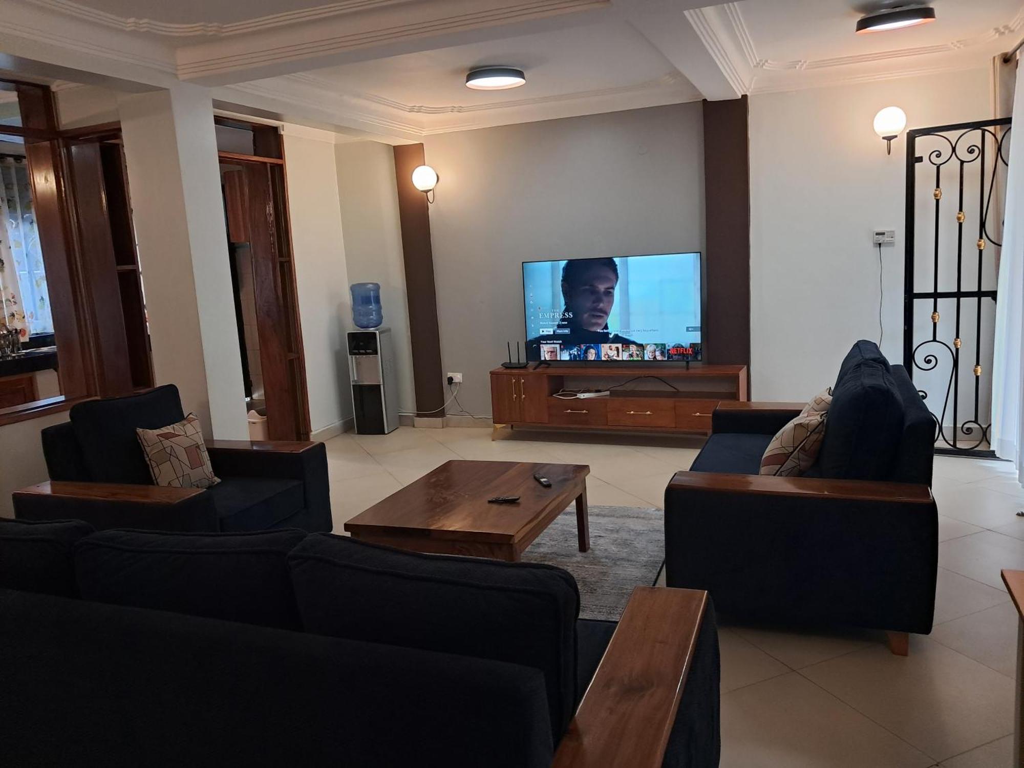 Elena & Kimberly Apartment Gulu Екстериор снимка