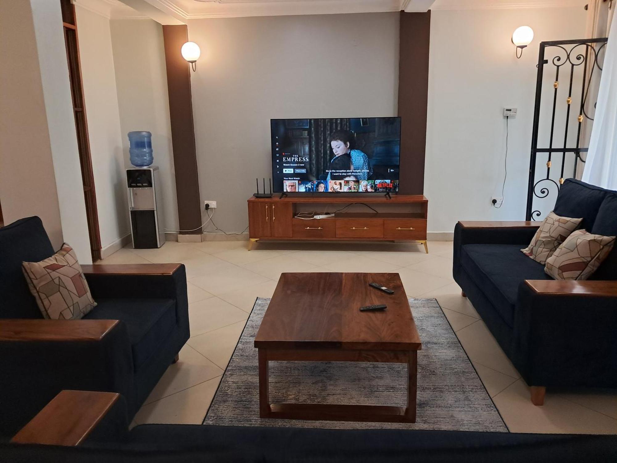 Elena & Kimberly Apartment Gulu Екстериор снимка