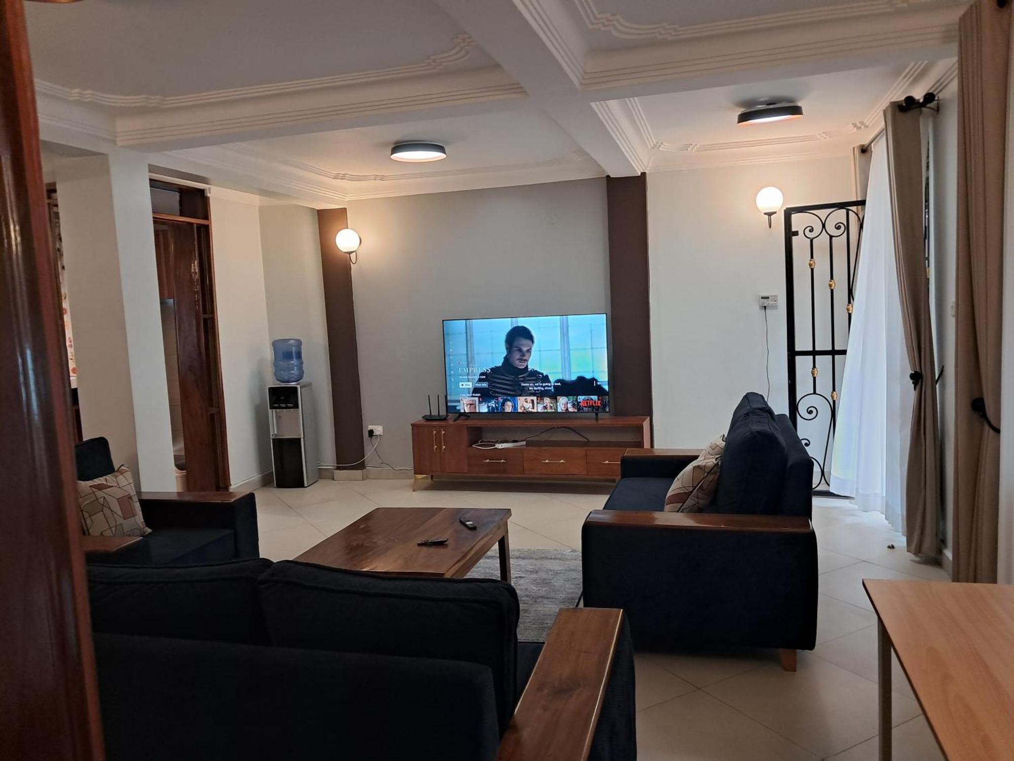 Elena & Kimberly Apartment Gulu Екстериор снимка