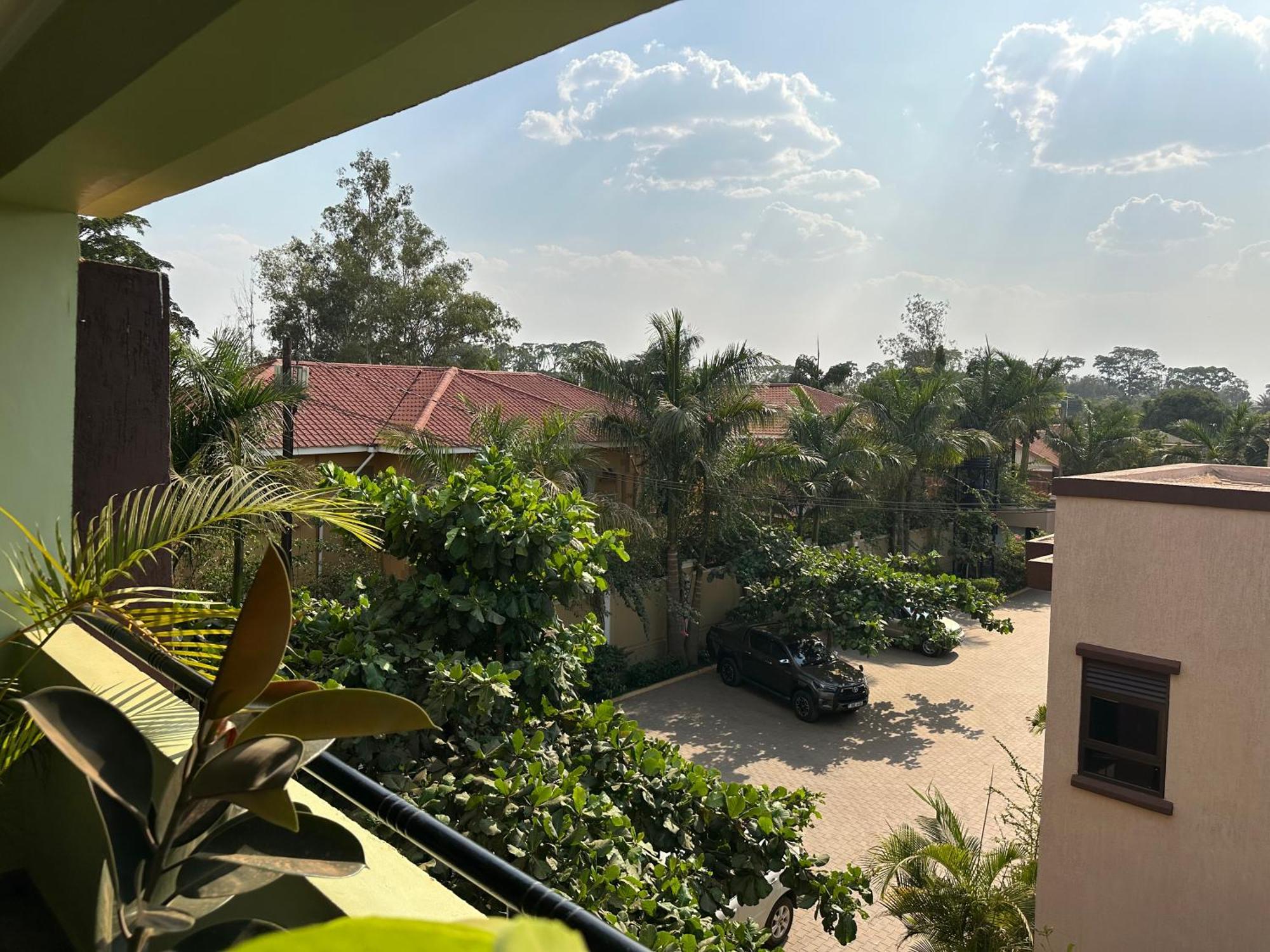 Elena & Kimberly Apartment Gulu Екстериор снимка